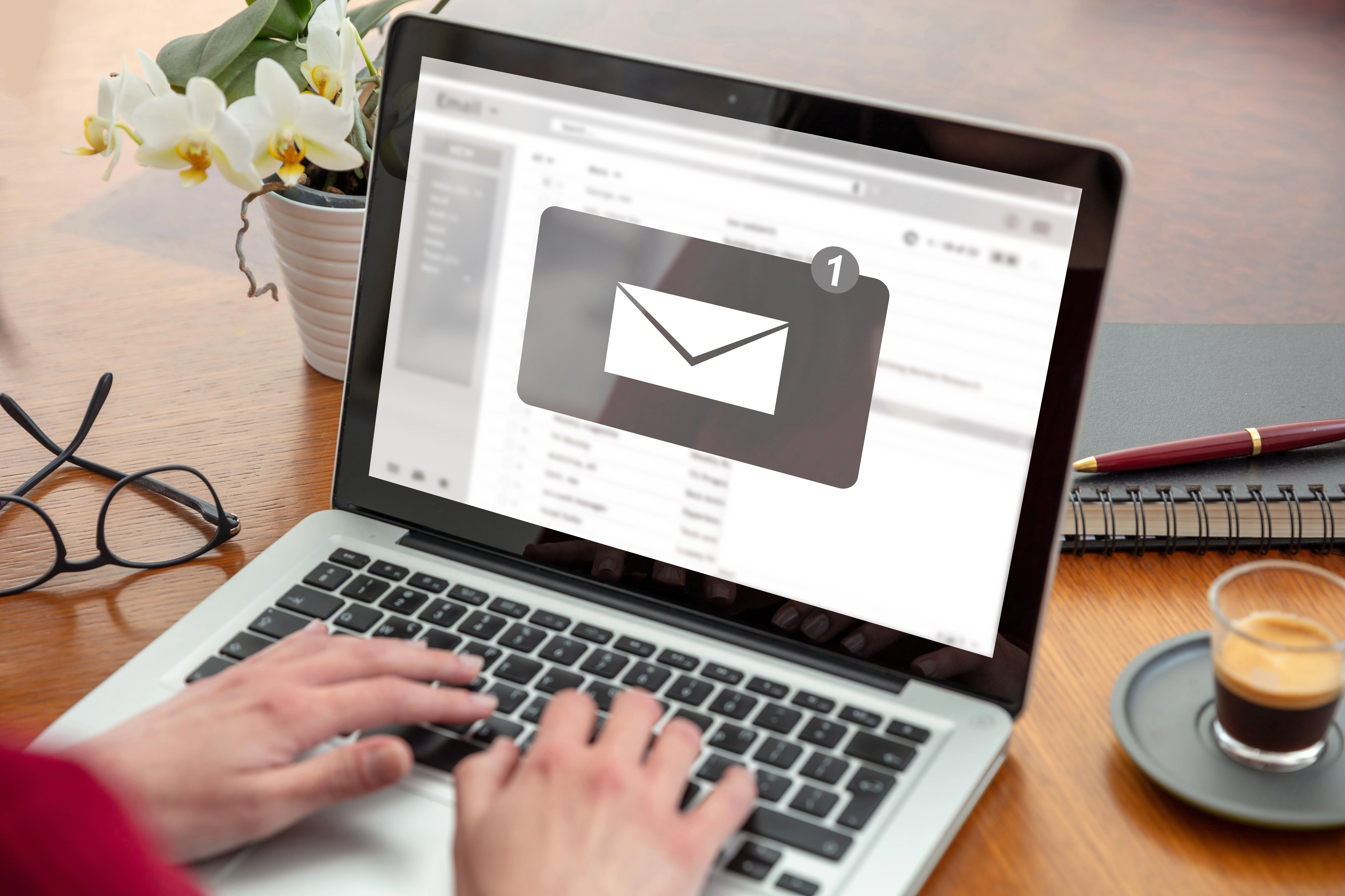 Email transactionnel vs Newsletter : Quelle différence et quel usage ?